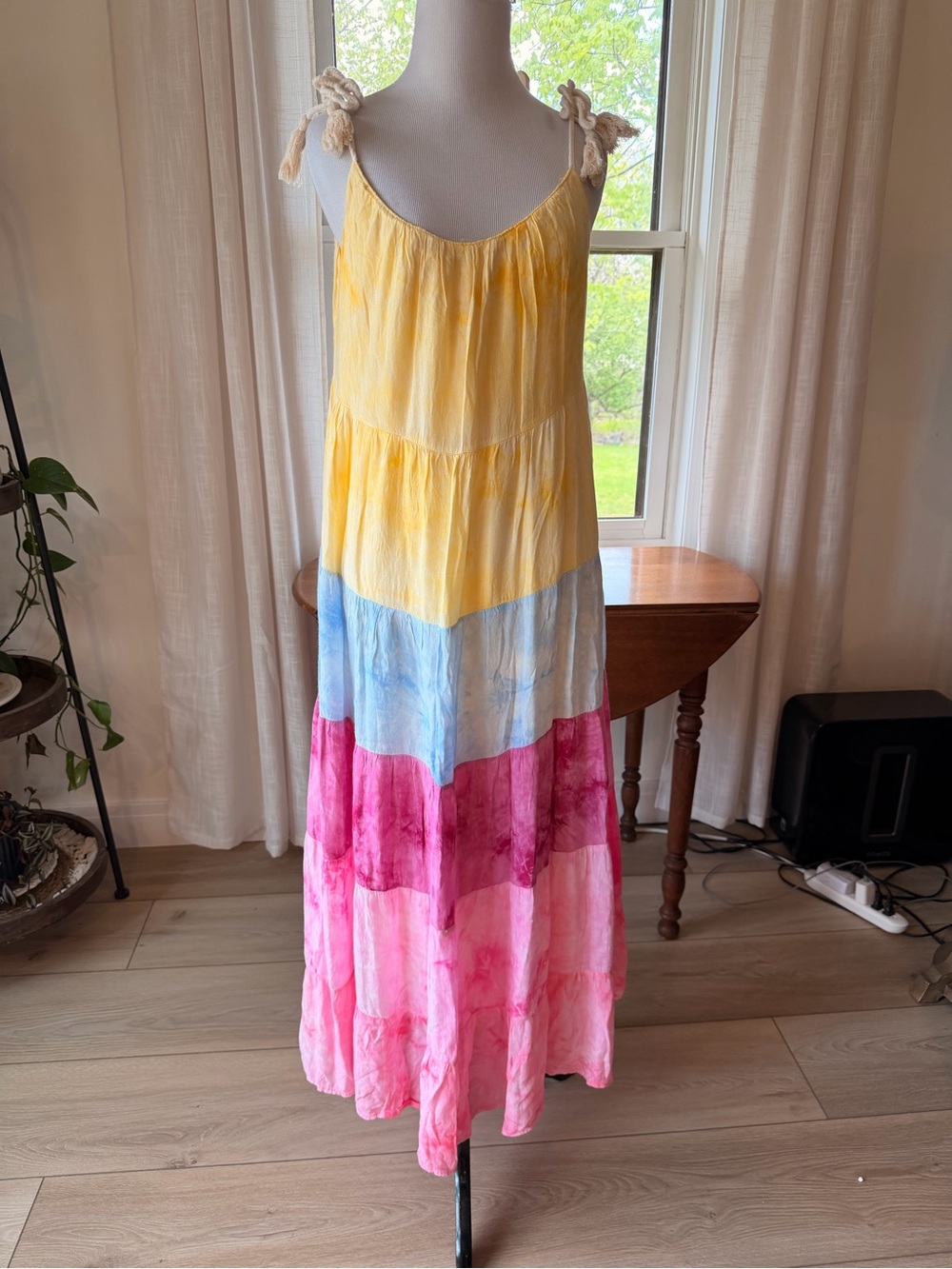 White Birch tie dye ombré Lightweight Dress. Should ties. Excellent condition. - Picture 2 of 5